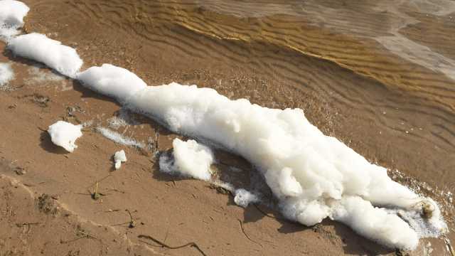 Don’t touch the foam on the beach