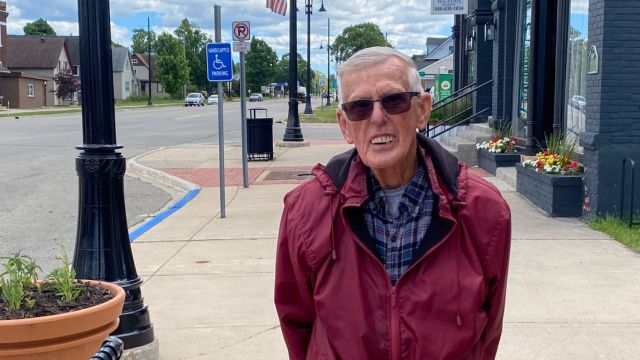 Hendrickson retiring from council
